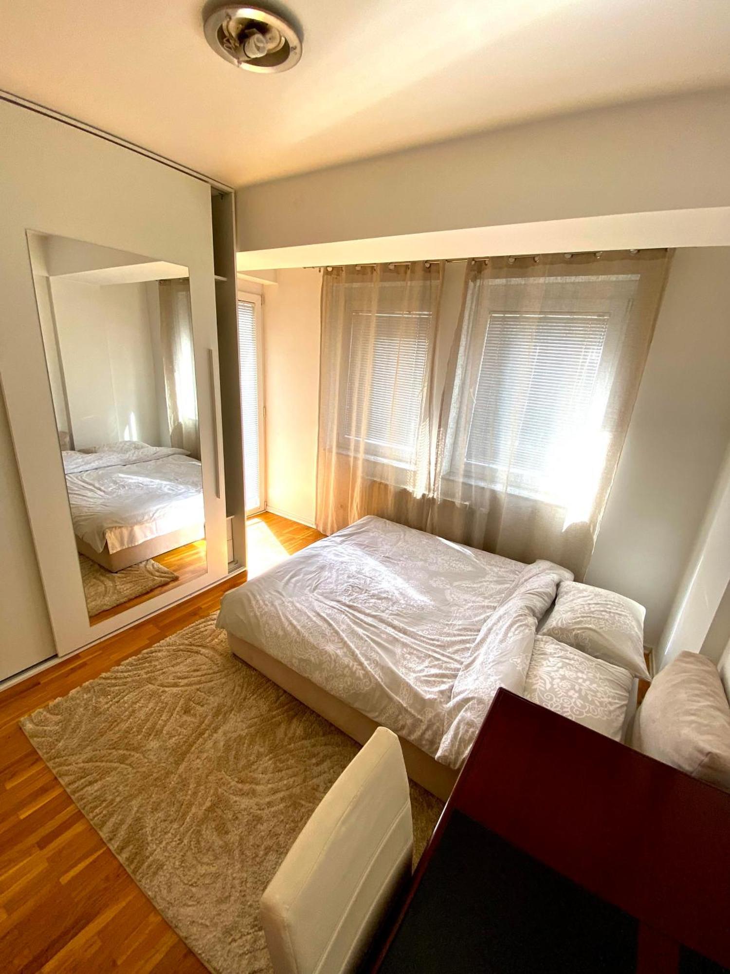 Kent Apartments พริสตีนา ภายนอก รูปภาพ