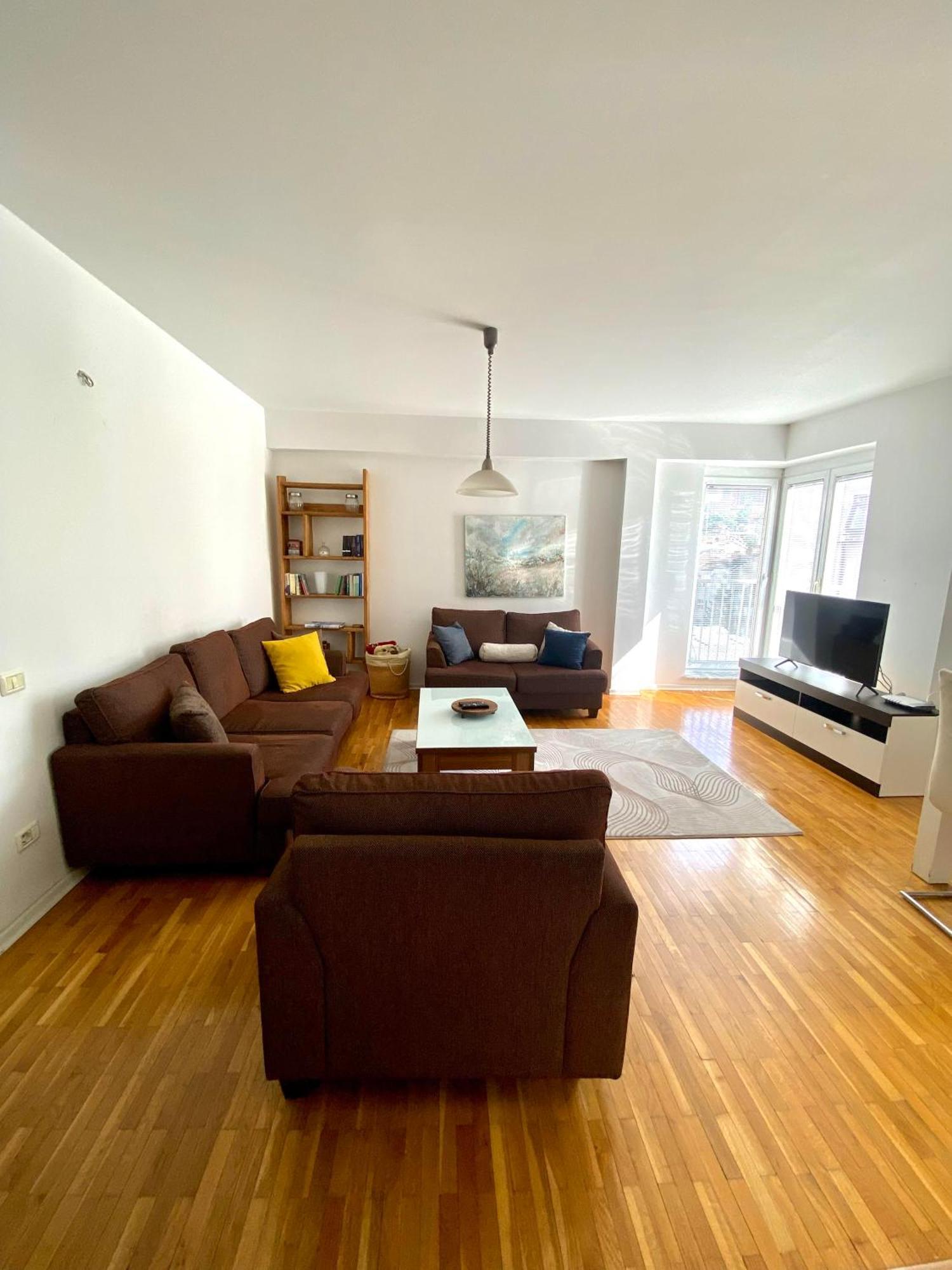Kent Apartments พริสตีนา ภายนอก รูปภาพ