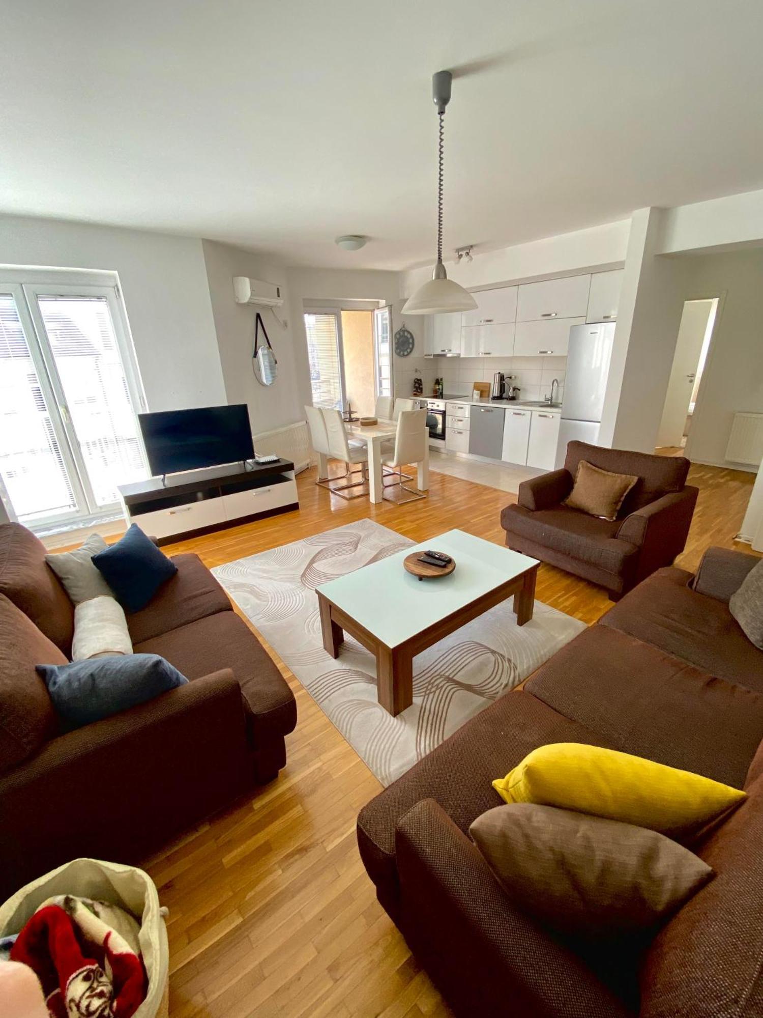 Kent Apartments พริสตีนา ภายนอก รูปภาพ
