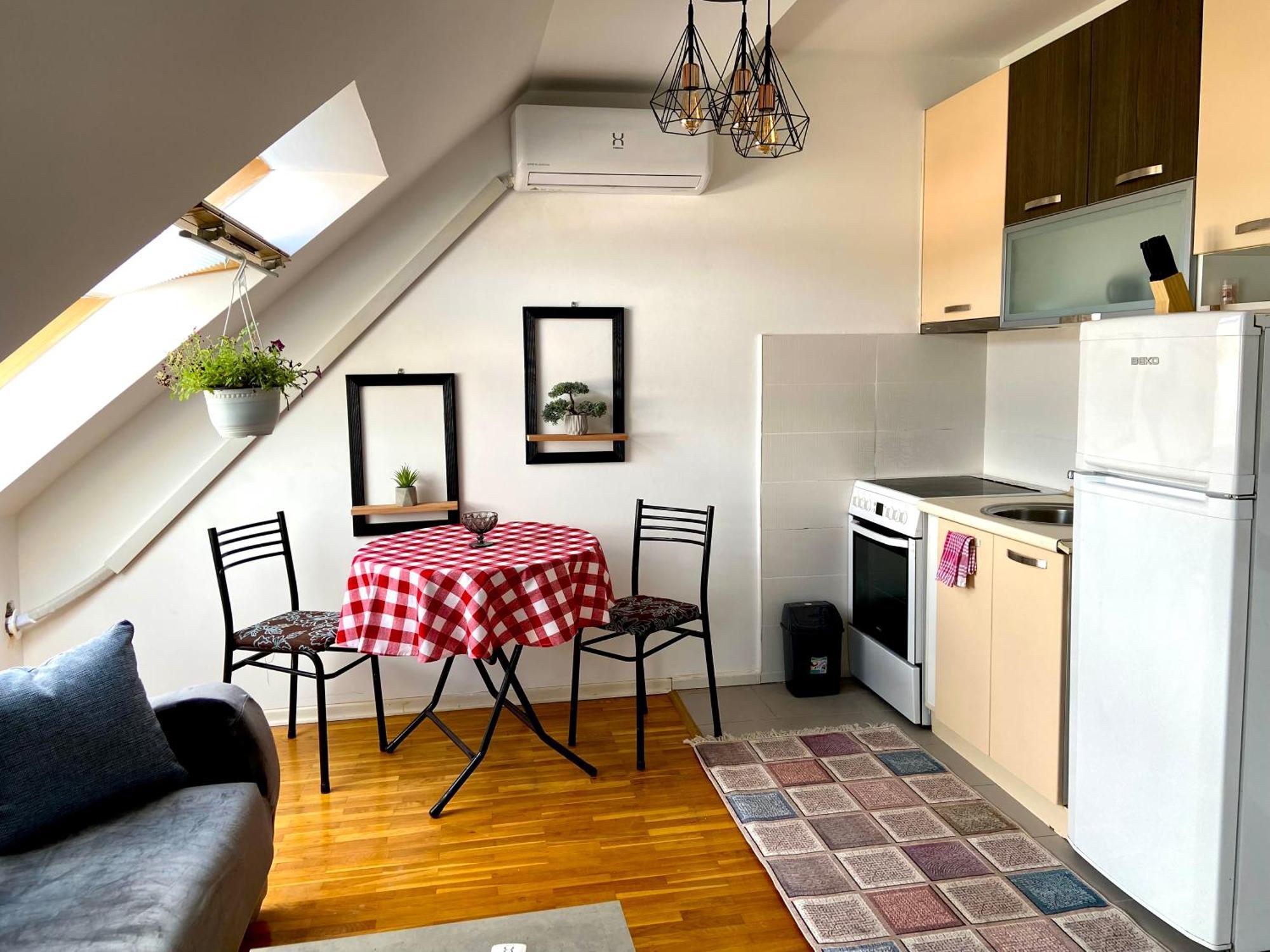 Kent Apartments พริสตีนา ภายนอก รูปภาพ