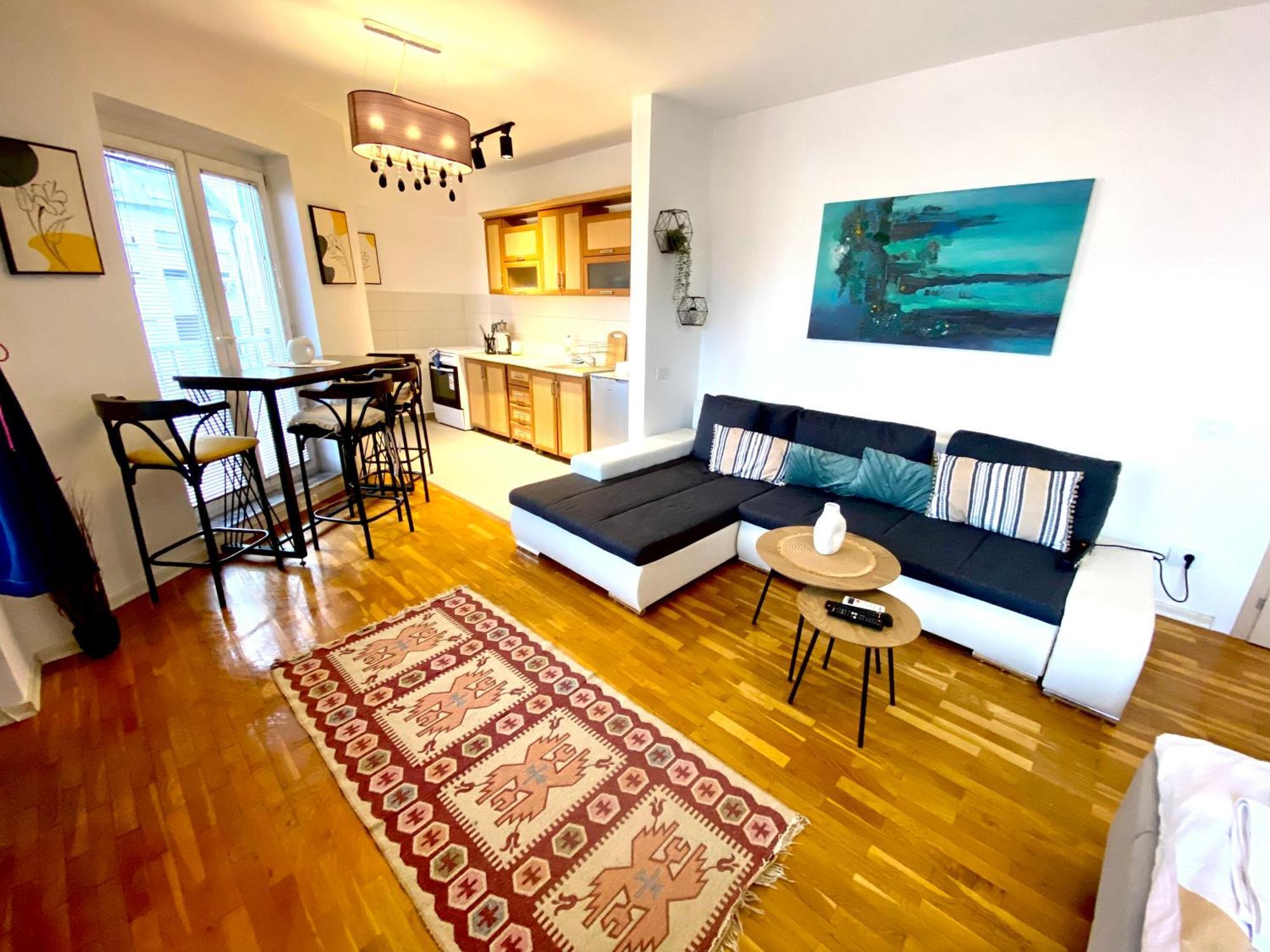 Kent Apartments พริสตีนา ภายนอก รูปภาพ