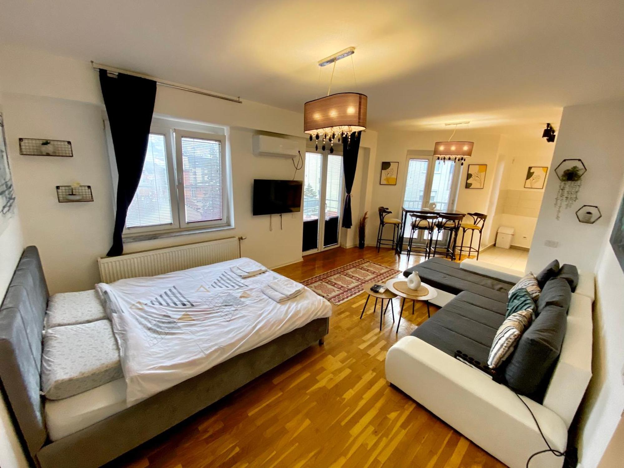 Kent Apartments พริสตีนา ภายนอก รูปภาพ