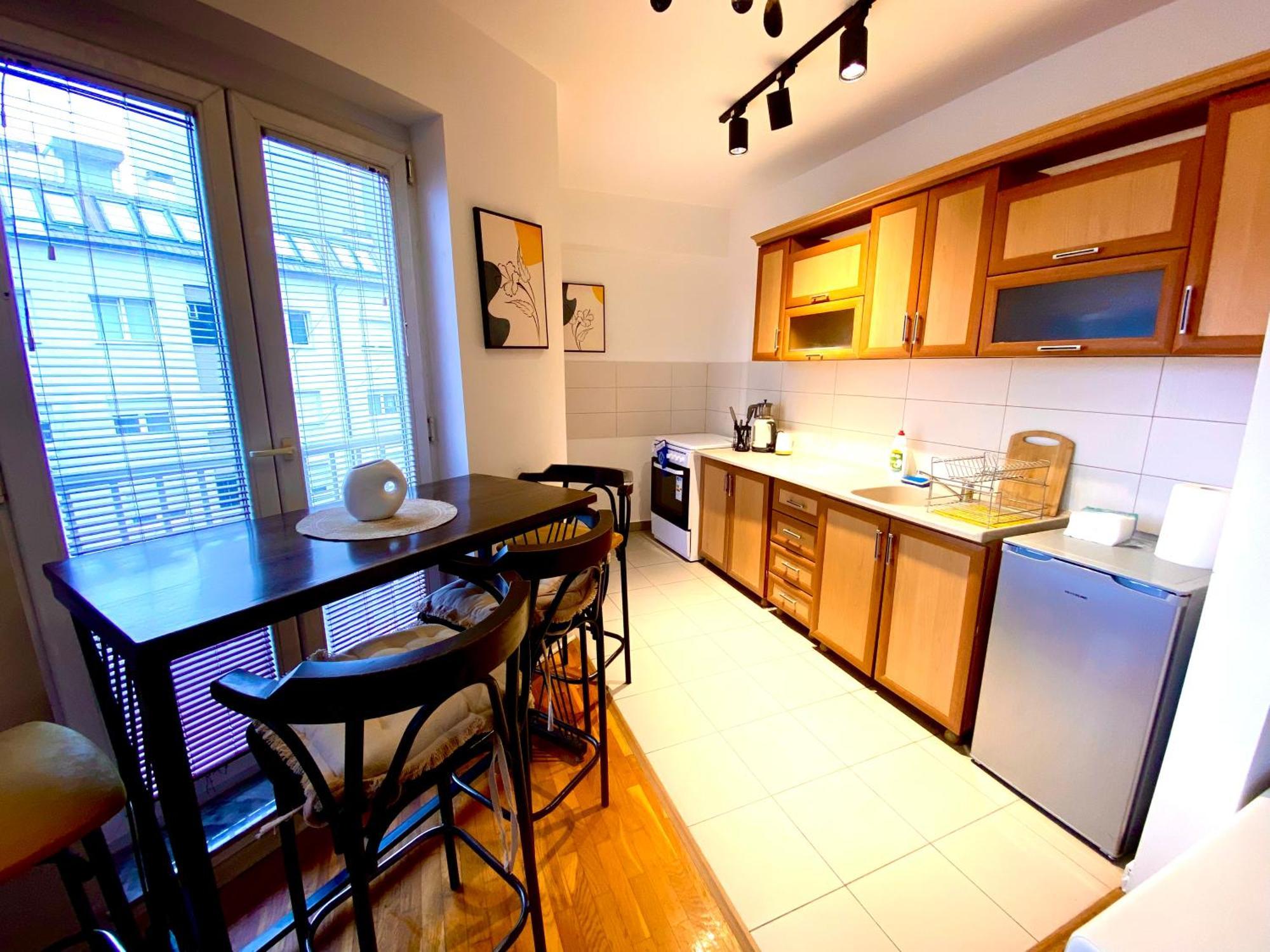 Kent Apartments พริสตีนา ภายนอก รูปภาพ